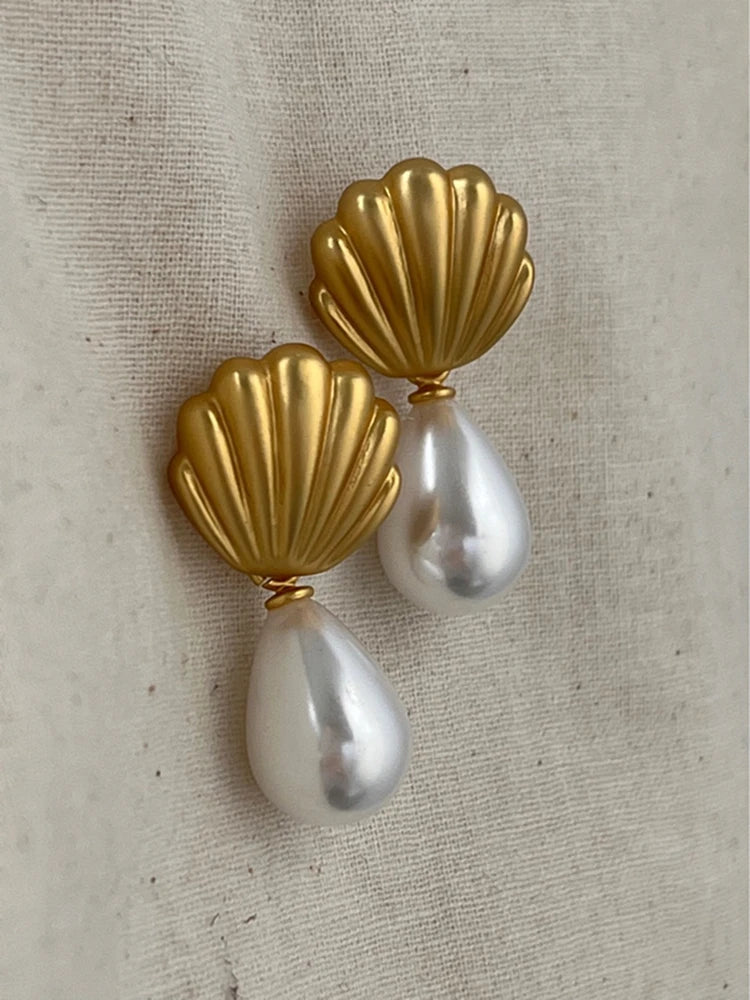 Nuovi orecchini pendenti in perle di conchiglia smerigliate alla moda per le donne, stile francese, gioielli vintage, regali pendenti